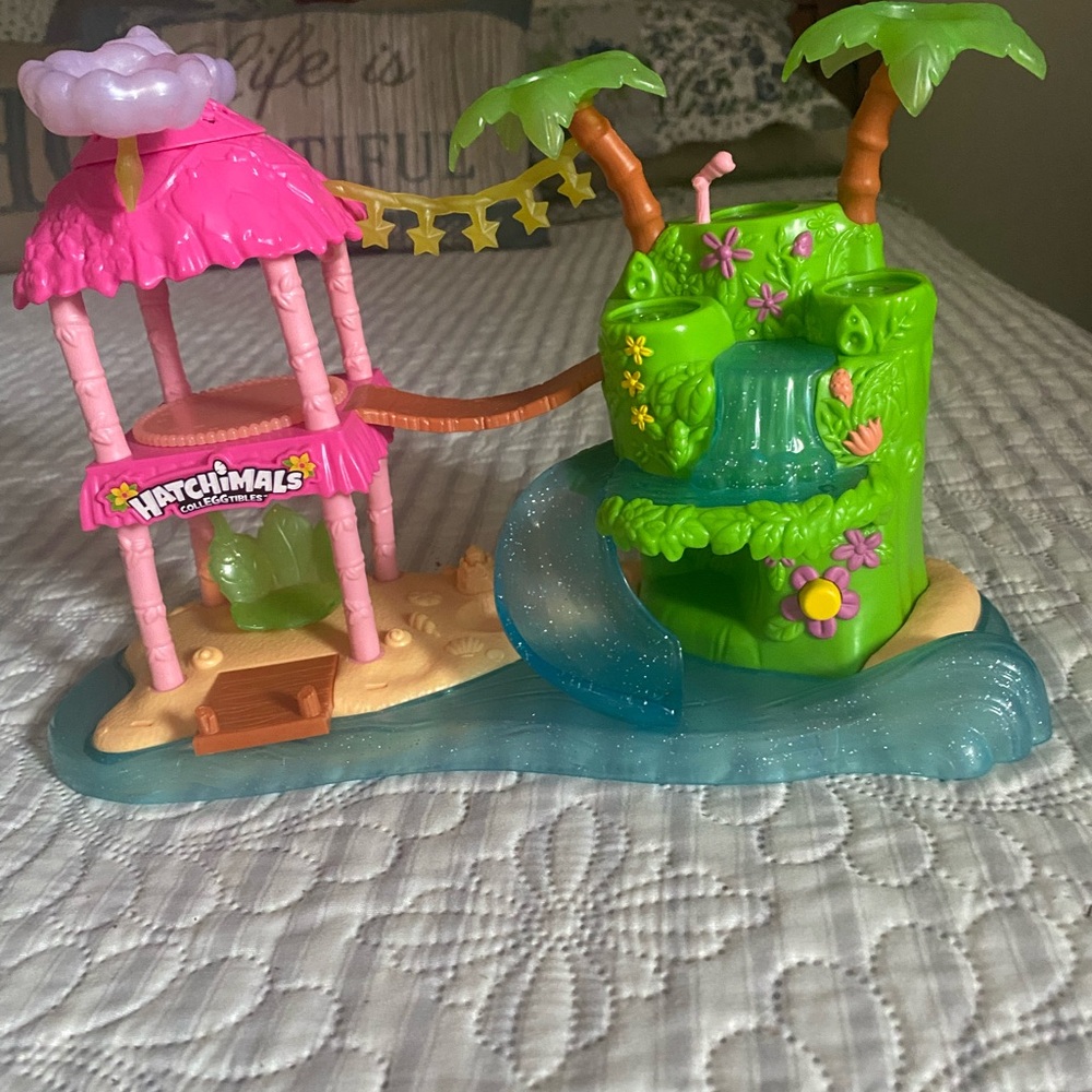 Pink and Green Tropical Action Figures Playset